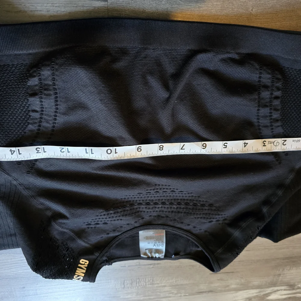 Gymshark Black Long Sleeve Crop Top Thumbholes Large